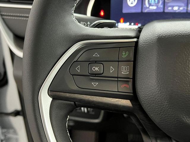 Photo of 2025 Bright White Clearcoat Jeep Grand Cherokee L