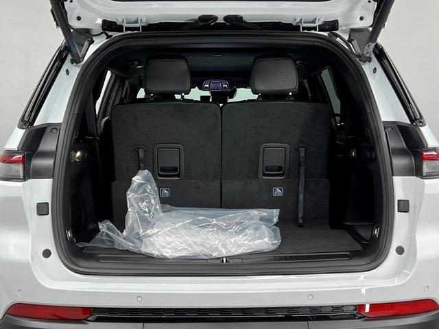Photo of 2025 Bright White Clearcoat Jeep Grand Cherokee L
