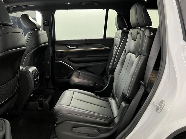 Photo of 2025 Bright White Clearcoat Jeep Grand Cherokee L