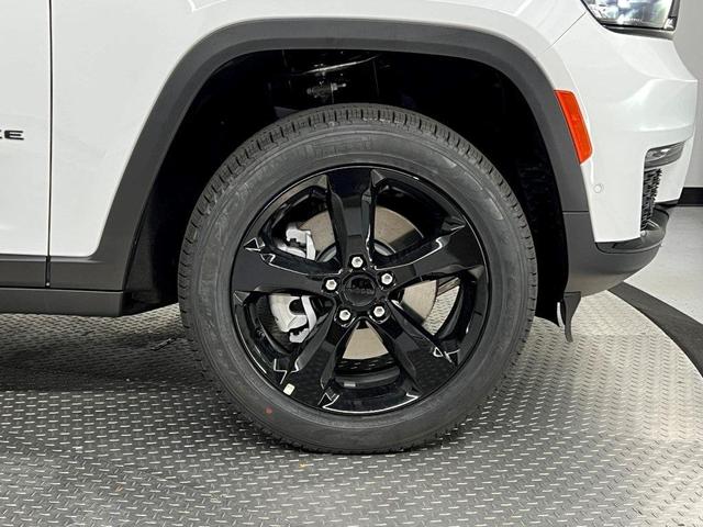 Photo of 2025 Bright White Clearcoat Jeep Grand Cherokee L