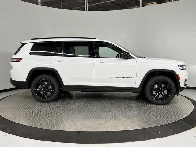 Photo of 2025 Bright White Clearcoat Jeep Grand Cherokee L