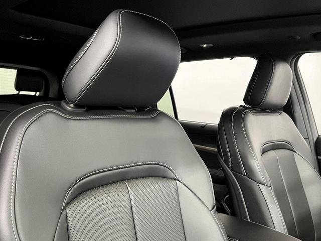 Photo of 2025 Bright White Clearcoat Jeep Grand Cherokee L