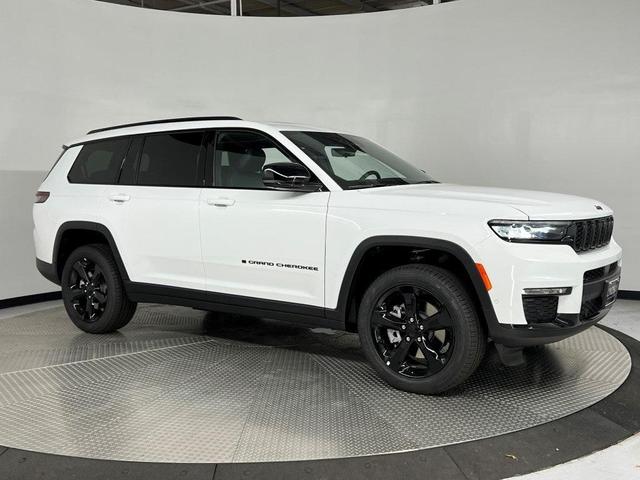 Photo of 2025 Bright White Clearcoat Jeep Grand Cherokee L