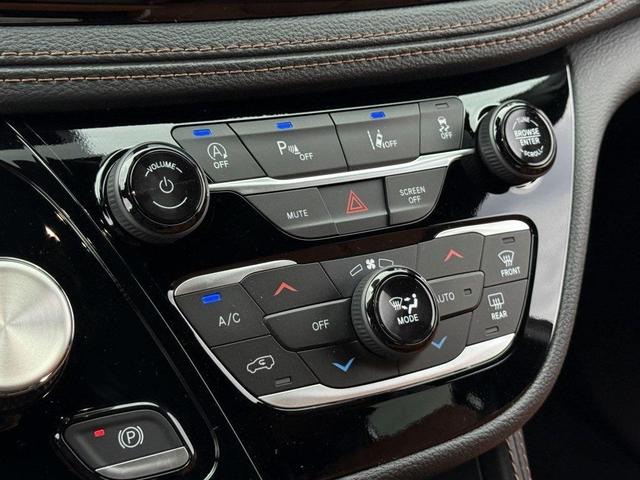 Photo of 2026 Diamond Black Chrysler Pacifica