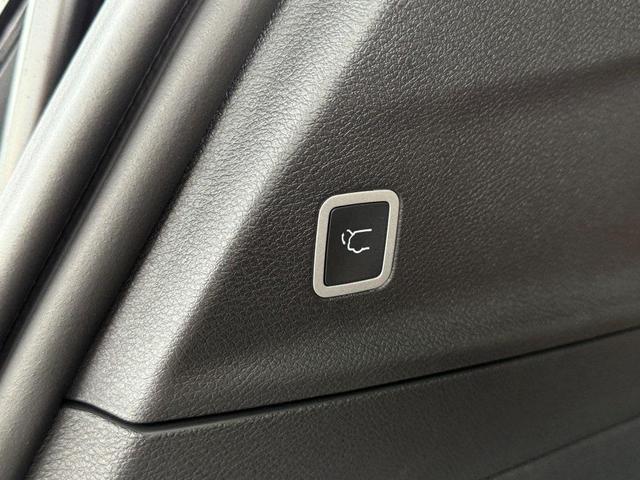 Photo of 2026 Diamond Black Chrysler Pacifica