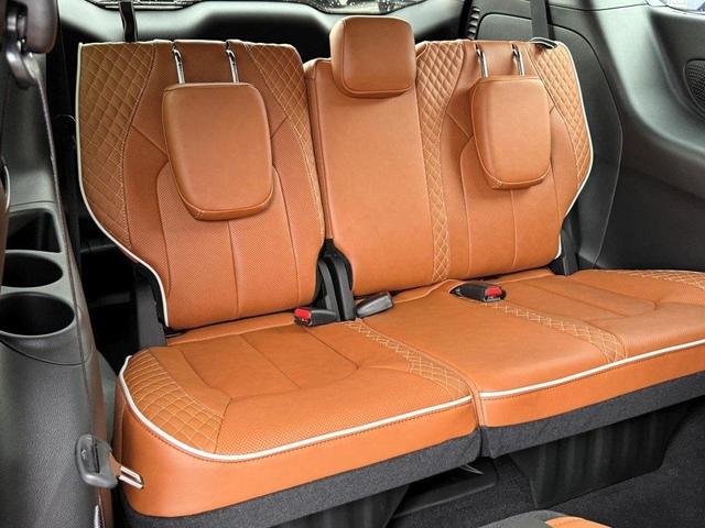Photo of 2026 Diamond Black Chrysler Pacifica