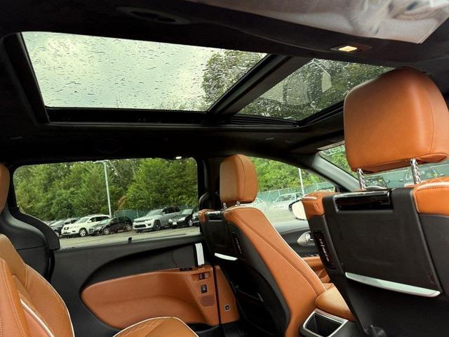 Photo of 2026 Diamond Black Chrysler Pacifica