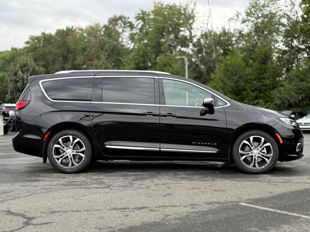 Photo of 2026 Diamond Black Chrysler Pacifica