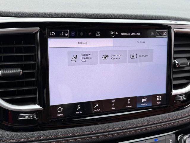 Photo of 2026 Diamond Black Chrysler Pacifica
