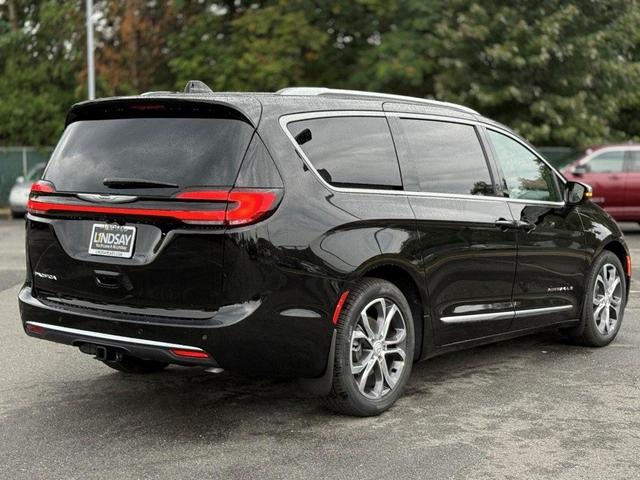 Photo of 2026 Diamond Black Chrysler Pacifica