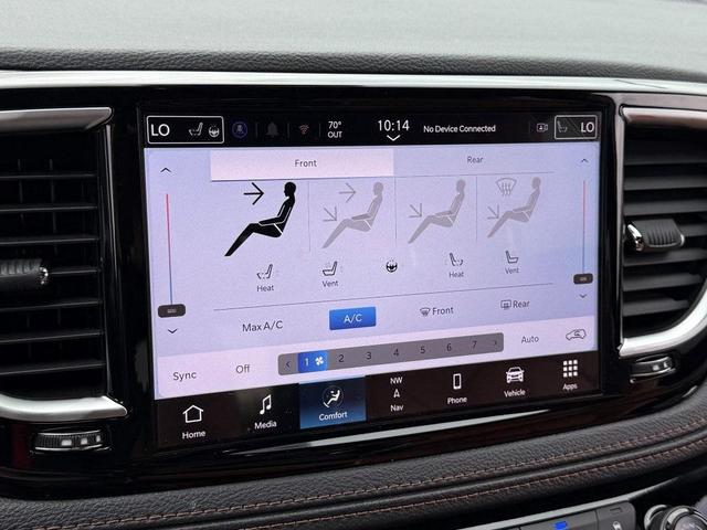 Photo of 2026 Diamond Black Chrysler Pacifica