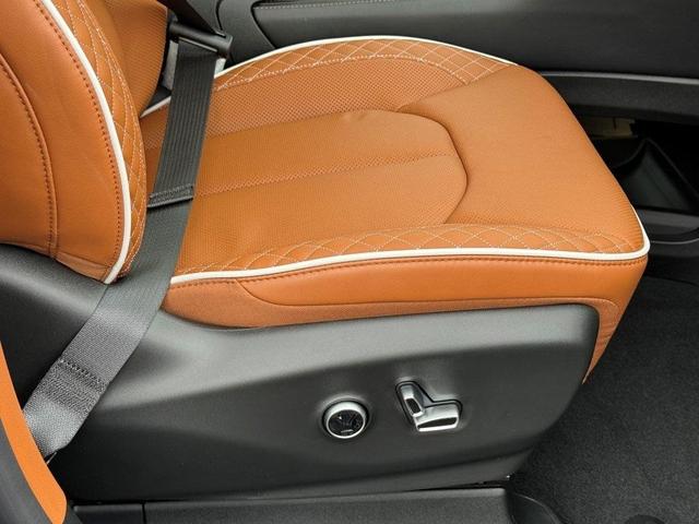Photo of 2026 Diamond Black Chrysler Pacifica