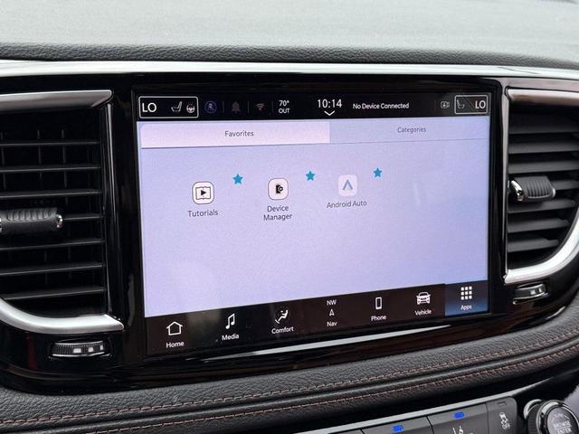 Photo of 2026 Diamond Black Chrysler Pacifica