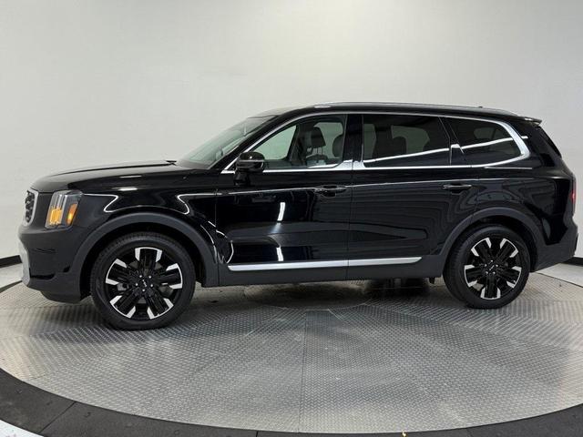 Photo of 2024 Ebony Black Kia Telluride