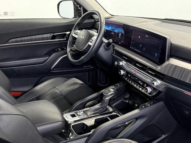 Photo of 2024 Ebony Black Kia Telluride