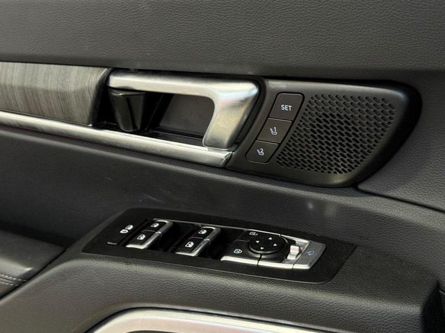 Photo of 2024 Ebony Black Kia Telluride