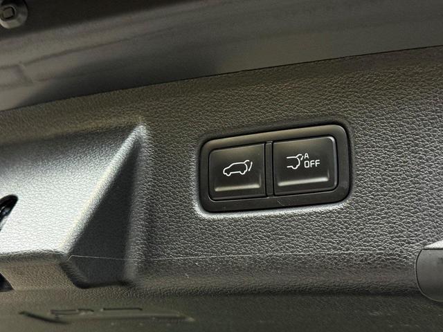 Photo of 2024 Ebony Black Kia Telluride