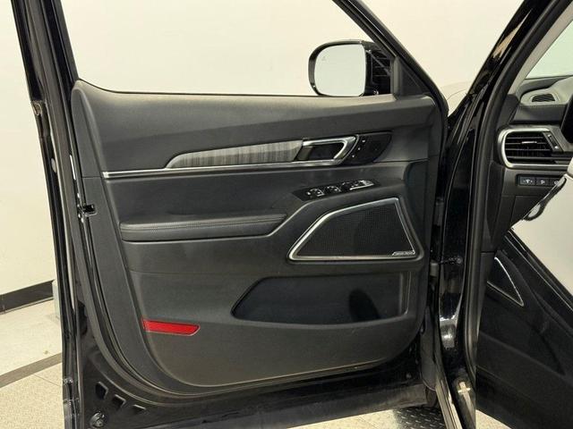 Photo of 2024 Ebony Black Kia Telluride