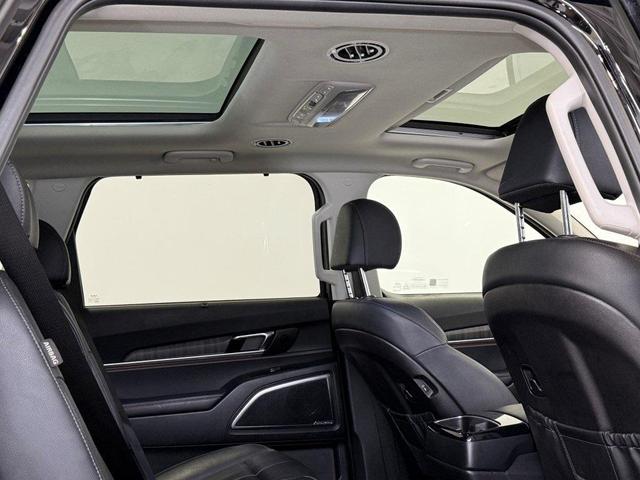 Photo of 2024 Ebony Black Kia Telluride