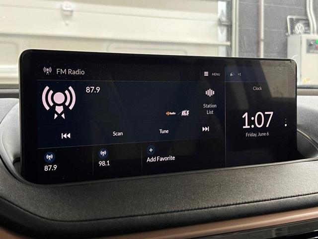 Photo of 2024 Majestic Black Pearl Acura MDX