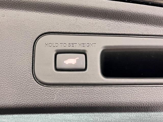 Photo of 2024 Majestic Black Pearl Acura MDX
