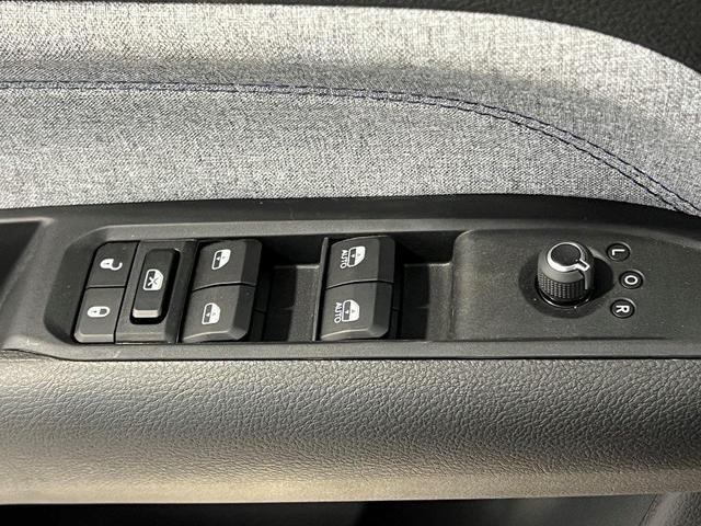 Photo of 2025 Diamond Black Jeep Compass