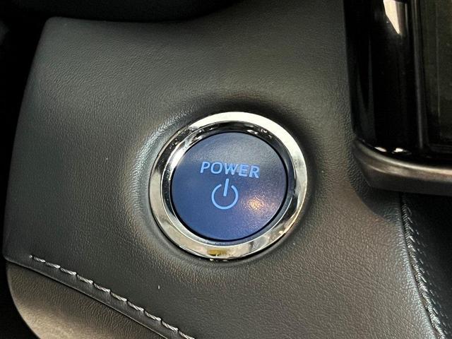 Photo of 2022 Celestial Silver Metallic Toyota Highlander Hybrid