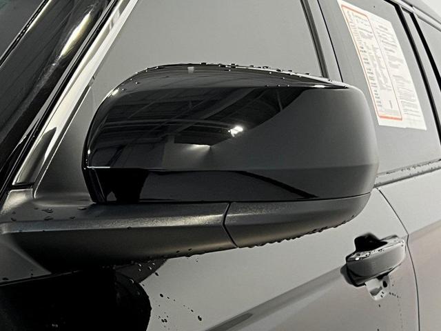 Photo of 2022 Diamond Black Jeep Grand Cherokee L