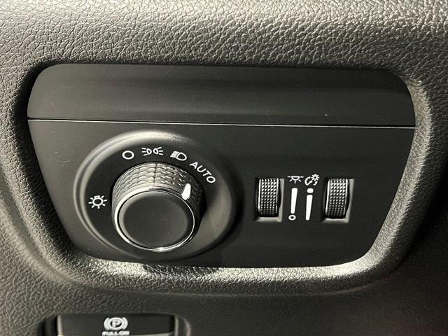Photo of 2022 Diamond Black Jeep Grand Cherokee L