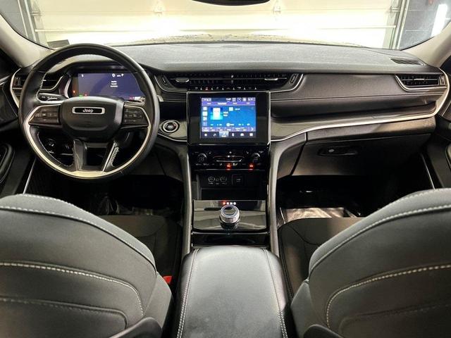 Photo of 2022 Diamond Black Jeep Grand Cherokee L