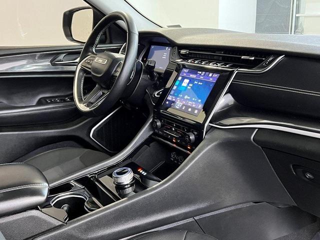 Photo of 2022 Diamond Black Jeep Grand Cherokee L