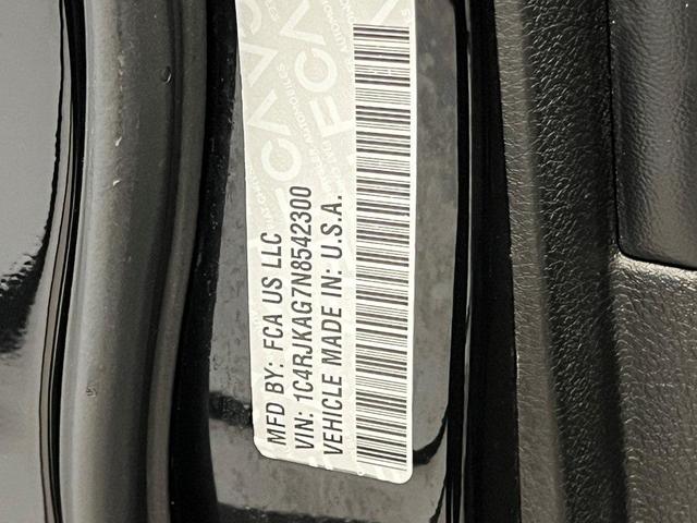 Photo of 2022 Diamond Black Jeep Grand Cherokee L