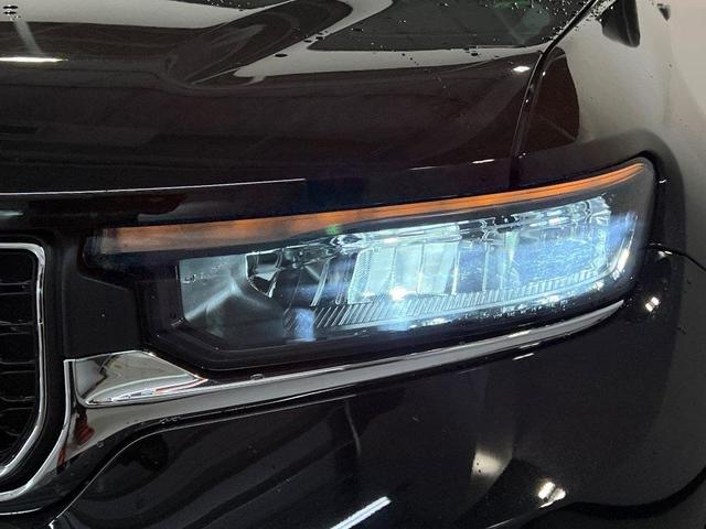 Photo of 2022 Diamond Black Jeep Grand Cherokee L