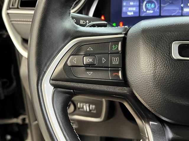Photo of 2022 Diamond Black Jeep Grand Cherokee L