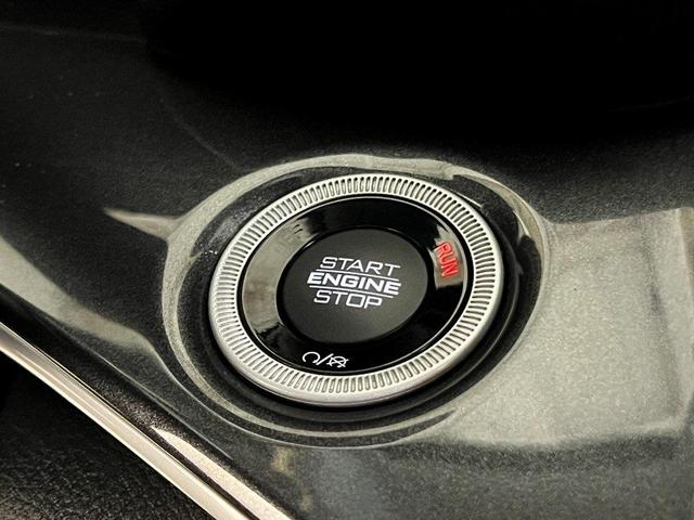 Photo of 2022 Diamond Black Jeep Grand Cherokee L