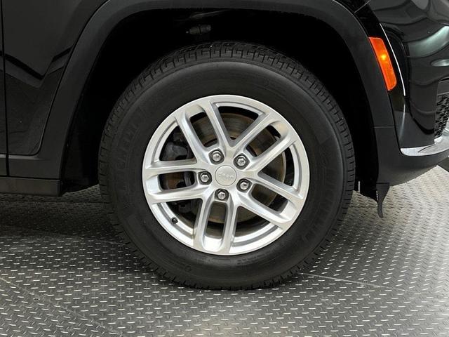 Photo of 2022 Diamond Black Jeep Grand Cherokee L
