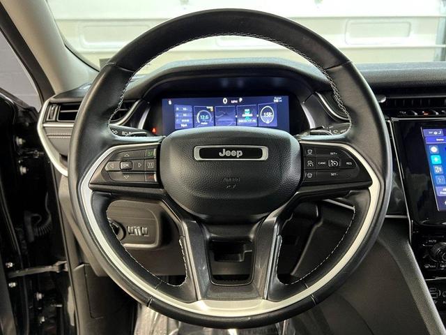 Photo of 2022 Diamond Black Jeep Grand Cherokee L