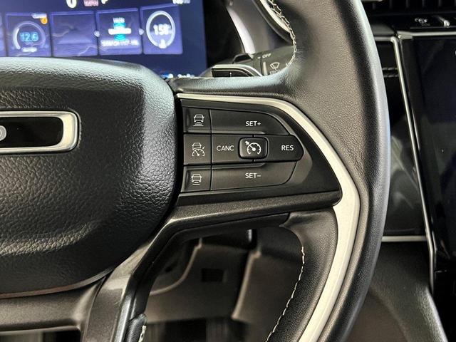 Photo of 2022 Diamond Black Jeep Grand Cherokee L