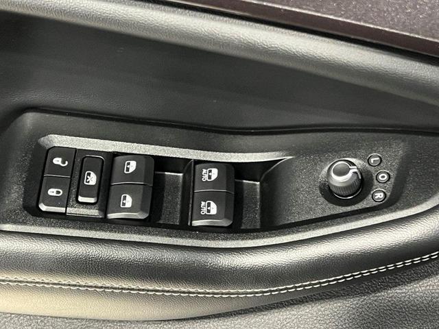 Photo of 2022 Diamond Black Jeep Grand Cherokee L