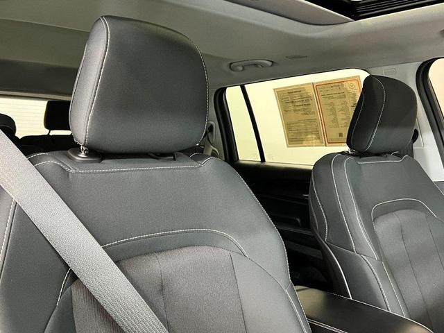 Photo of 2022 Diamond Black Jeep Grand Cherokee L
