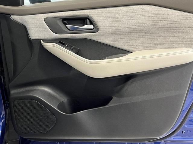 Photo of 2023 Caspian Blue Nissan Rogue