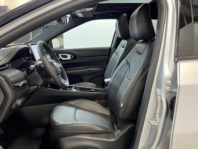 Photo of 2025 Silver Zynith Jeep Compass