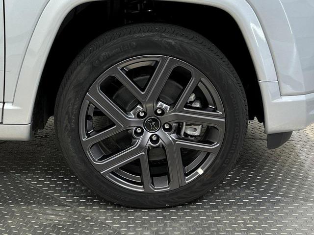 Photo of 2025 Silver Zynith Jeep Compass