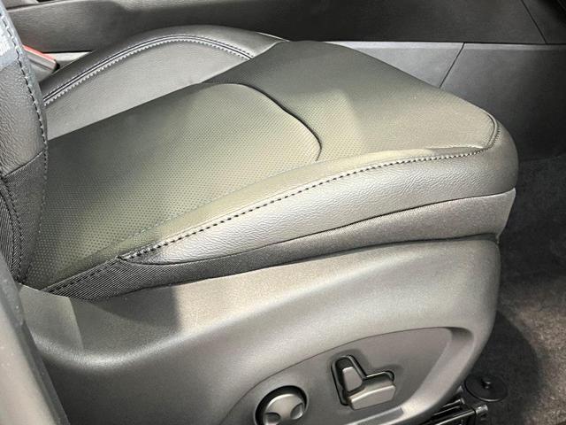 Photo of 2025 Silver Zynith Jeep Compass