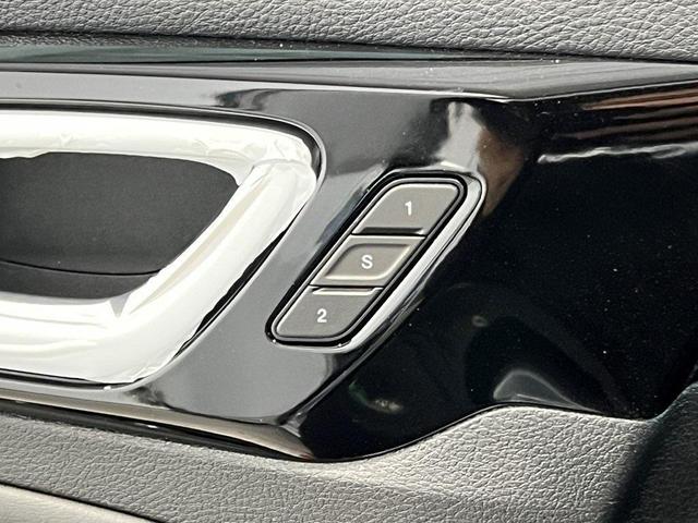Photo of 2025 Silver Zynith Jeep Compass