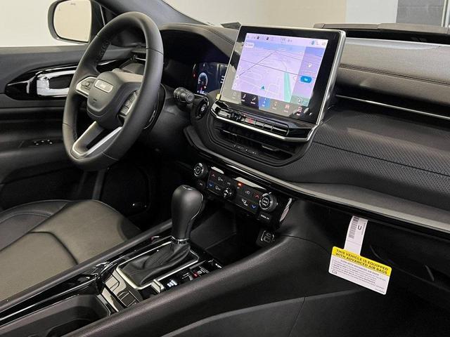 Photo of 2025 Silver Zynith Jeep Compass