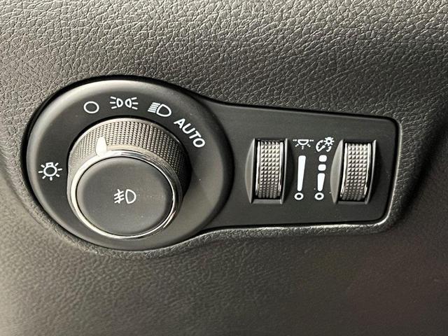 Photo of 2025 Silver Zynith Jeep Compass