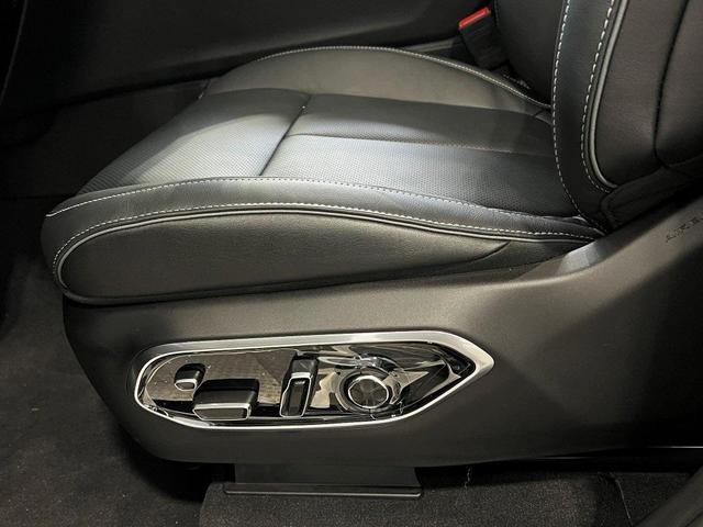 Photo of 2025 Metallic Jeep Grand Cherokee L