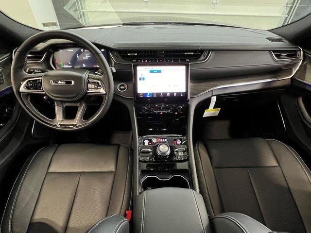 Photo of 2025 Metallic Jeep Grand Cherokee L