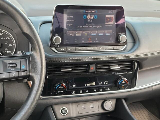 Photo of 2022 Black Nissan Rogue